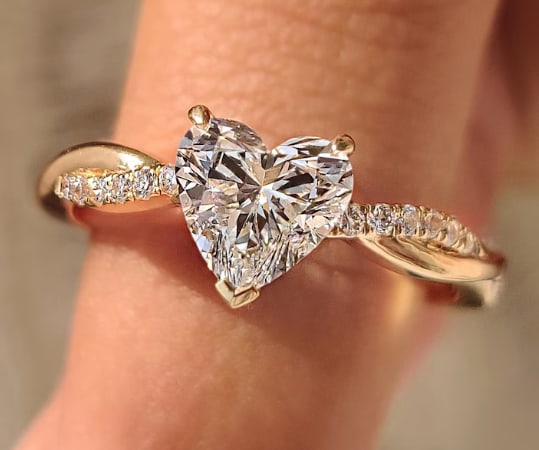 Certificted 1.5 Carat D VVS1 Heart Cut Lab Grown Diamond 14k Rose Gold Ring: Certificted 1.5 Carat D VVS1 Heart Cut Lab Grown Diamond 14k Rose Gold Ring|Side Stone Lab Grown Diamonds VVS1 D Color Round Cut 0.50 ct Ring Size US - 6.5