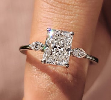 Certificted 3.5 Carat D VVS1 Radiant Cut Lab Grown Diamond 14k White Gold Ring: Certificted 3.5 Carat D VVS1 Radiant Cut Lab Grown Diamond 14k White Gold Ring|Side Stone Lab Grown Diamonds VVS1 D Color Fancy Cut 0.40 ct Ring Size US - 6.5