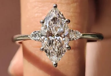 Certificted 2.5 Carat D VVS1 Fancy Cut Lab Grown Diamond 14k White Gold Engagment Ring: Certificted 2.5 Carat D VVS1 Fancy Cut Lab Grown Diamond 14k White Gold Engagment Ring|Side Stone Lab Grown Diamonds VVS1 D Color Fancy Cut 0.40 ct Ring Size US - 6