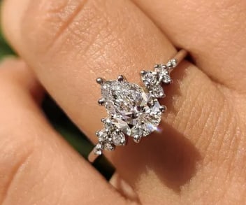 Certificted 2.5 Carat D VVS1 pear Cut Lab Grown Diamond 14k White Gold Engagment Ring: Certificted 2.5 Carat D VVS1 pear Cut Lab Grown Diamond 14k White Gold Engagment Ring|Side Stone Lab Grown Diamonds VVS1 D Color Round Cut 0.40 ct Ring Size US - 6.5