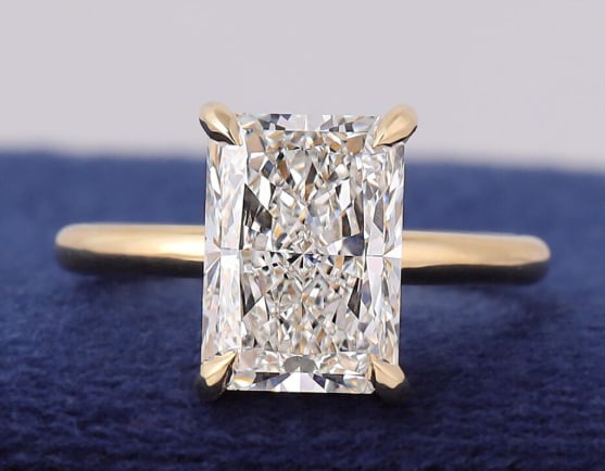 Certified 4.00 Carat VVS1 D Rediant Cut Lab Grown Diamond 14k Yellow Gold Engagment Ring: Certified 4.00 Carat VVS1 D Rediant Cut Lab Grown Diamond 14k Yellow Gold Engagment Ring - Side Stone Lab Grown Diamonds Round Cut VVS1 D COLOR 0.20 ct - Ring Size US 7