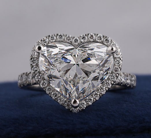 Certificted 4.00 Carat D VVS1 Heart Cut Lab Grown Diamond 14k White Gold Engagment Ring: Certificted 4.00 Carat D VVS1 Heart Cut Lab Grown Diamond 14k White Gold Engagment Ring - Side Stone Lab Grown Diamonds Round Cut VVS1 D COLOR 0.50 ct - Ring Size US 7