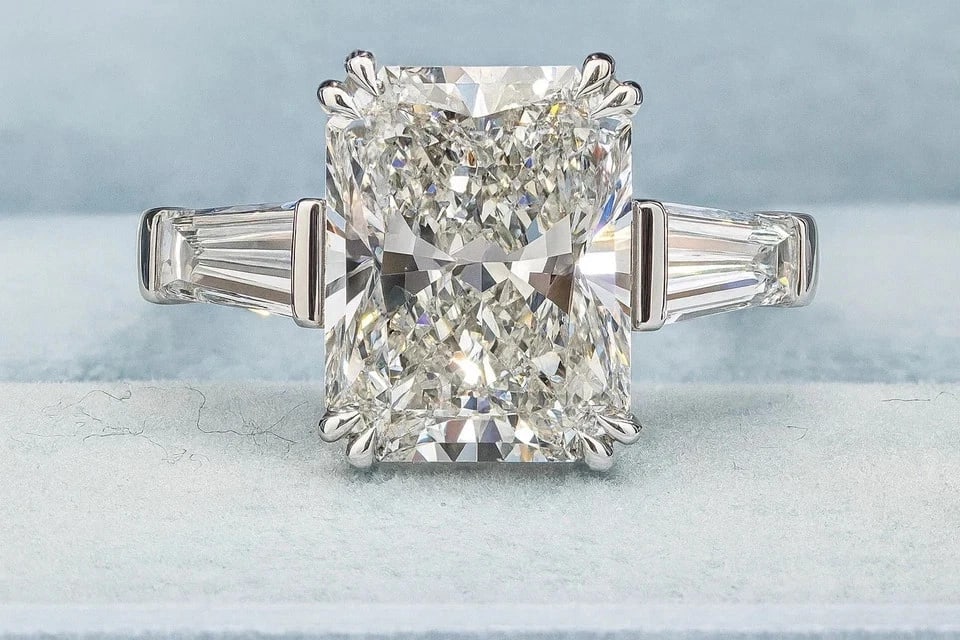 Certificted 5.00 Carat D VVS1 Radiant Cut Lab Grown Diamond 14k White Gold Engagment Ring (1 of 3)