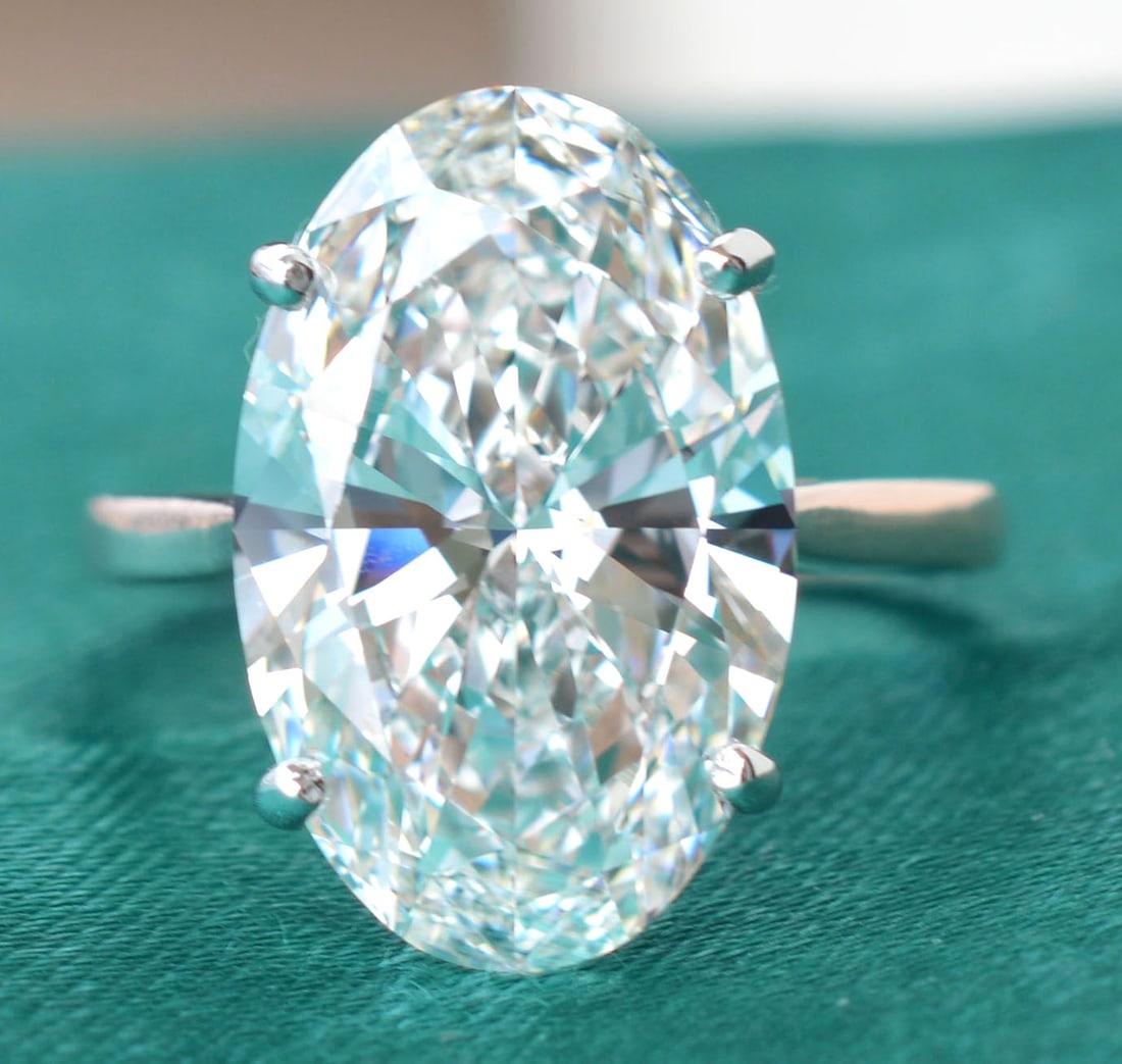 Certificted 8.00 Carat D VVS1 Oval Cut Lab Grown Diamond 14k White Gold Engagment Ring: Certificted 8.00 Carat D VVS1 Oval Cut Lab Grown Diamond 14k White Gold Engagment Ring - Ring Szie US 6