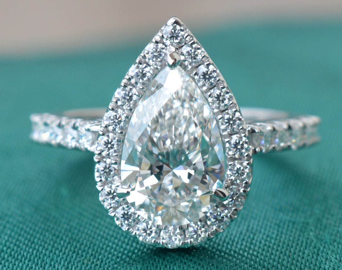 Certificted 2.5 Carat D VVS1 Pear Cut Lab Grown Diamond 14k White Gold Engagment Ring: Certificted 2.5 Carat D VVS1 Pear Cut Lab Grown Diamond 14k White Gold Engagment Ring - Side Stone Lab Grown Diamonds VVS1 D Color Round Cut 0.40 ct - Ring Size US 6