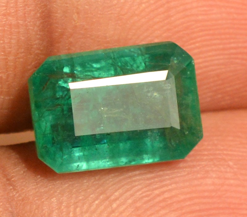 Certified 4.81 Carat Natural Zambian Green Emerald Loose Stone: Certified 4.81 Carat Natural Zambian Green Emerald Loose Stone - Emerald Cut - 12x8.40x5.65 MM