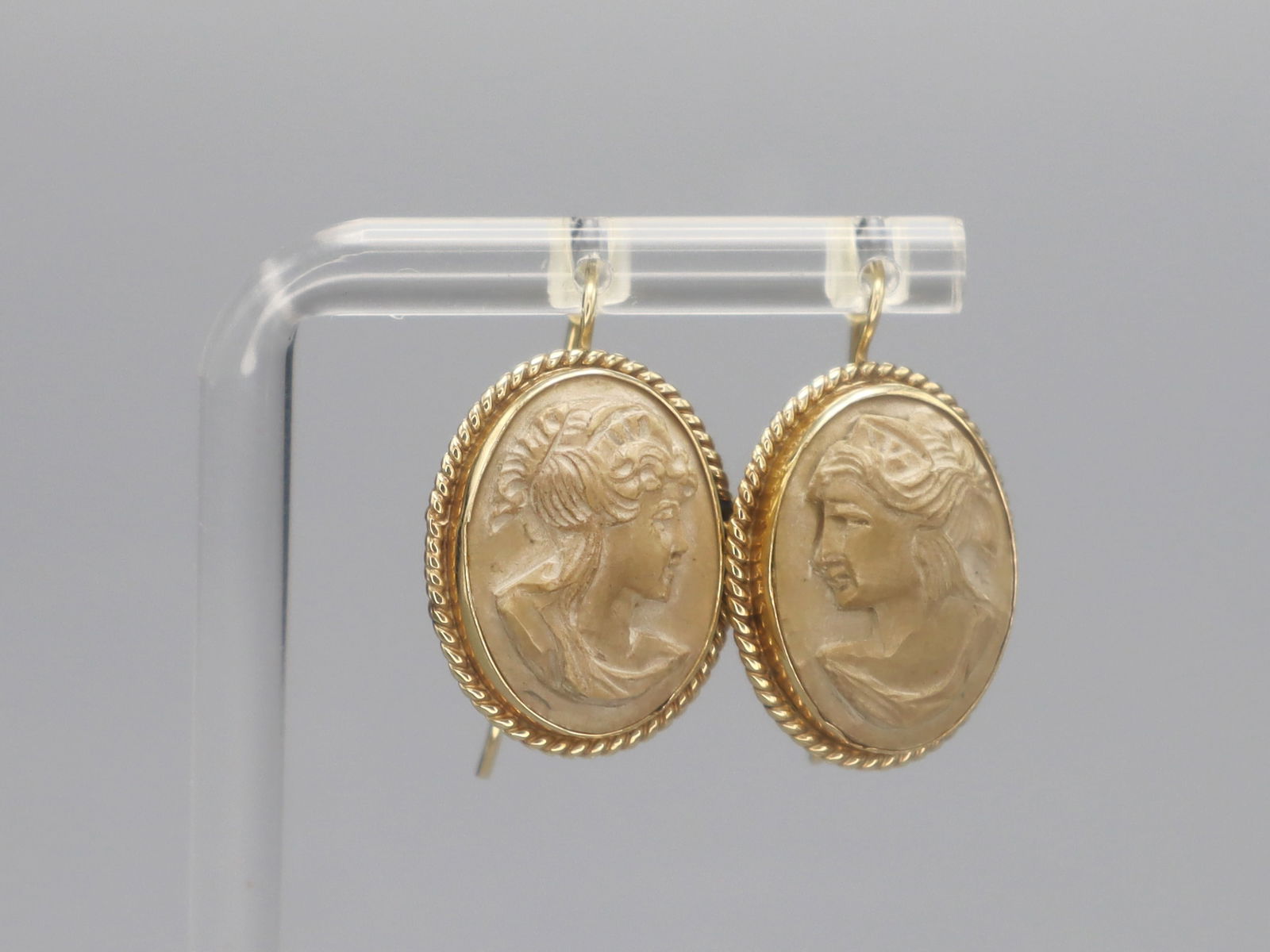 Antique Grand Tour 14 Kt Gold And Volcanic Lava Dangle Earrings. (1 of 5)