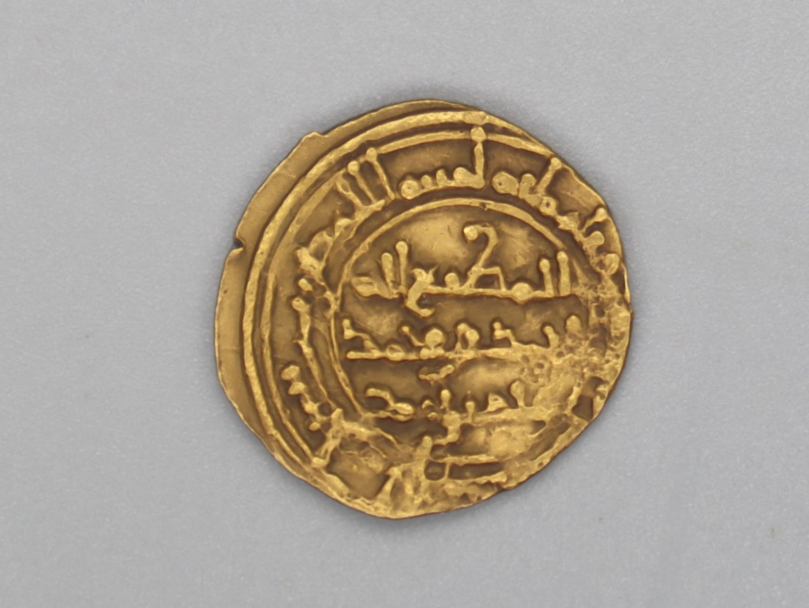 Saffarid Dynasty, Sijistan 9th C AD, Av Fractional Dinar 22k Gold Coin: Av Fractional Dinar 22k Gold Coin. Example Of Saffarid Dynasty Coinage, Late 9th To 10th Century Ad. Presumably Reign Of Al-Husayn Ibn Tahir, CA. 970 To 980 AD. Sijistan Mint. F-Vf. Gi. PROBABLY A Coi