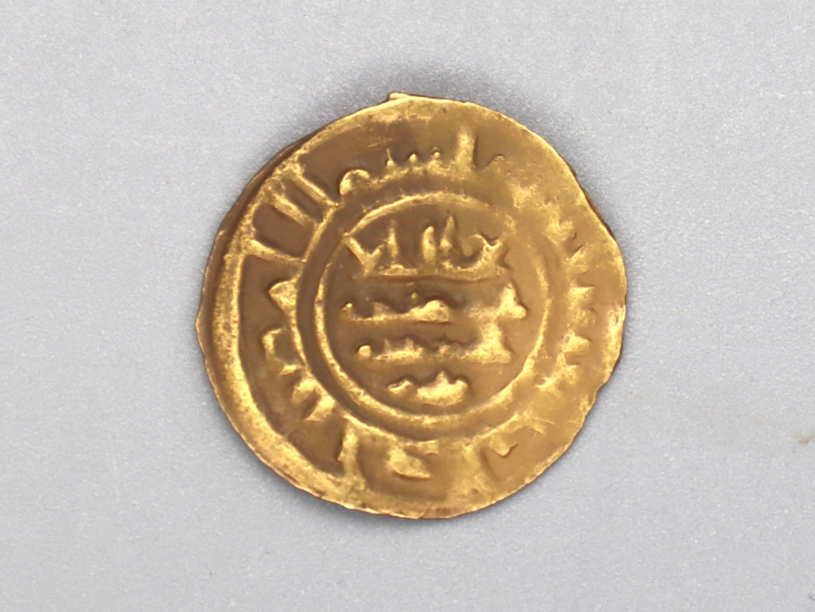 Saffarid Dynasty, Sijistan 9th C AD, Av Fractional Dinar 22k Gold Coin: AV Fractional Dinar 22K gold coin. Example of Saffarid dynasty coinage, late 9th to 10th century AD. Sijistan mint. F-VF. GI. Historical Collectibles, Numismatics, Coins And Medals, Middle East. Dimen