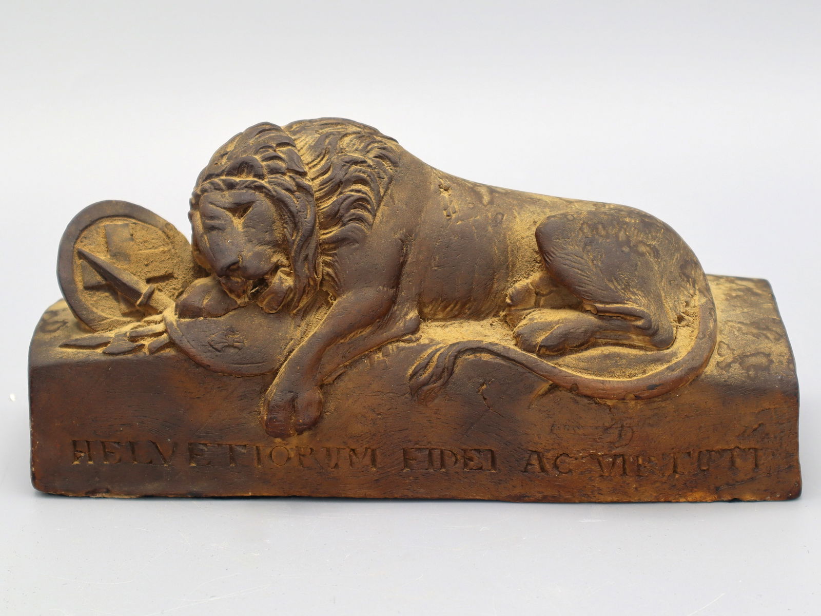 The Lion Of Lucerne, Switzerland, Antique Carved Wood Figure: An Antique Grand Tour Late XIX Century Carved Figure Of The Lion Monument At Lucerne Switzerland. In 1880, Mark Twain Wrote Of The Monument: The Lion Lies In His Lair In The Perpendicular Face Of A Lo