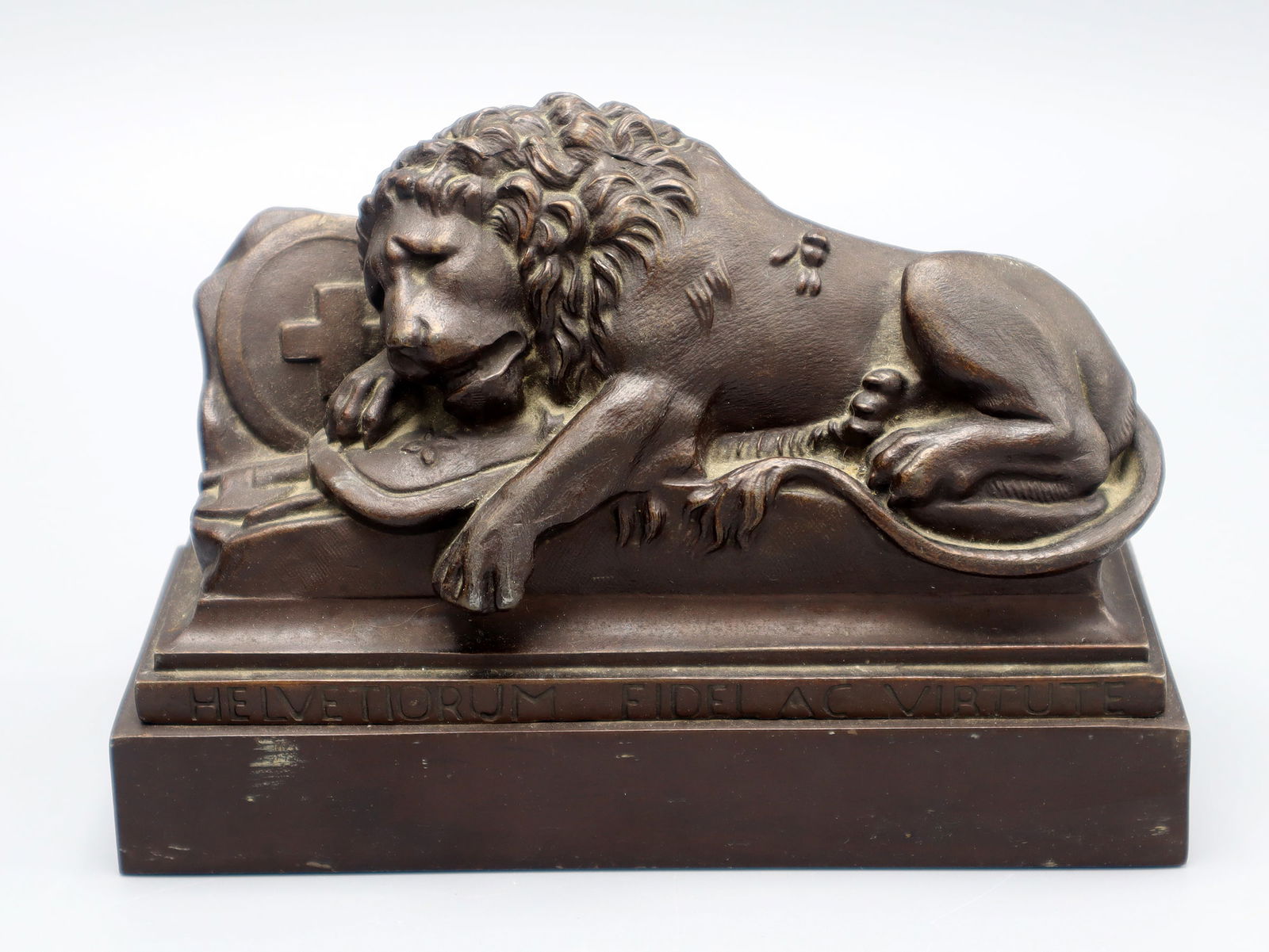 The Lion Of Lucerne, Switzerland, Antique Grand Tour Bronze Figure: An Antique Grand Tour Late XIX Century Carved Bronze Figure Of The Lion Monument At Lucerne Switzerland. In 1880, Mark Twain Wrote Of The Monument: The Lion Lies In His Lair In The Perpendicular Face
