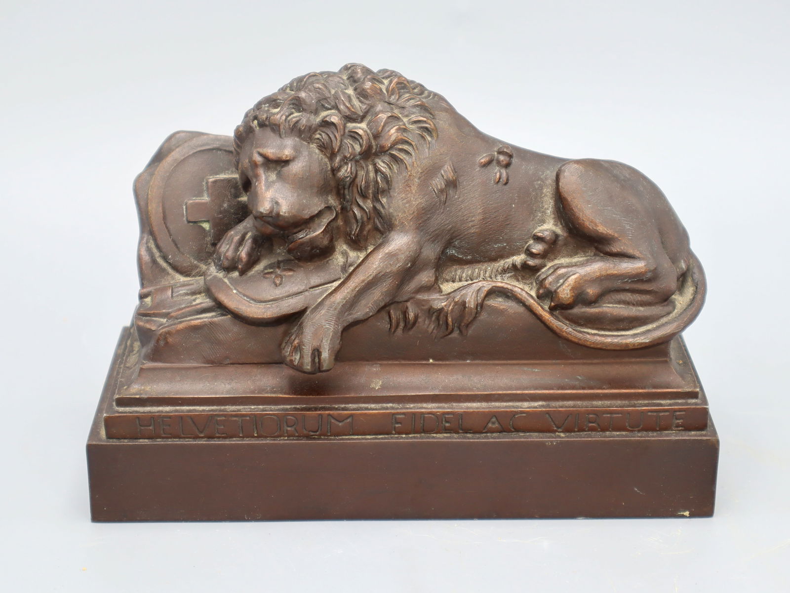 The Lion Of Lucerne, Switzerland, Antique Grand Tour Bronze Figure: An Antique Grand Tour Late XIX Century Carved Bronze Figure Of The Lion Monument At Lucerne Switzerland. In 1880, Mark Twain Wrote Of The Monument: The Lion Lies In His Lair In The Perpendicular Face