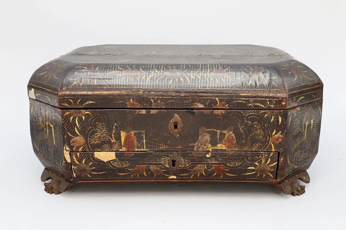 Antique Late Victorian Era Sewing Chest, A Lacquered Wooden Box In Chinoiserie Style: Interesting Piece Very Much In Fashion In The Late Victorian Era. This Chinoiserie Style Sewing Chest Made Out Of Wood And Lacquered And Painted Finish, Inner Compartments As Well As Outer Drawer. It 