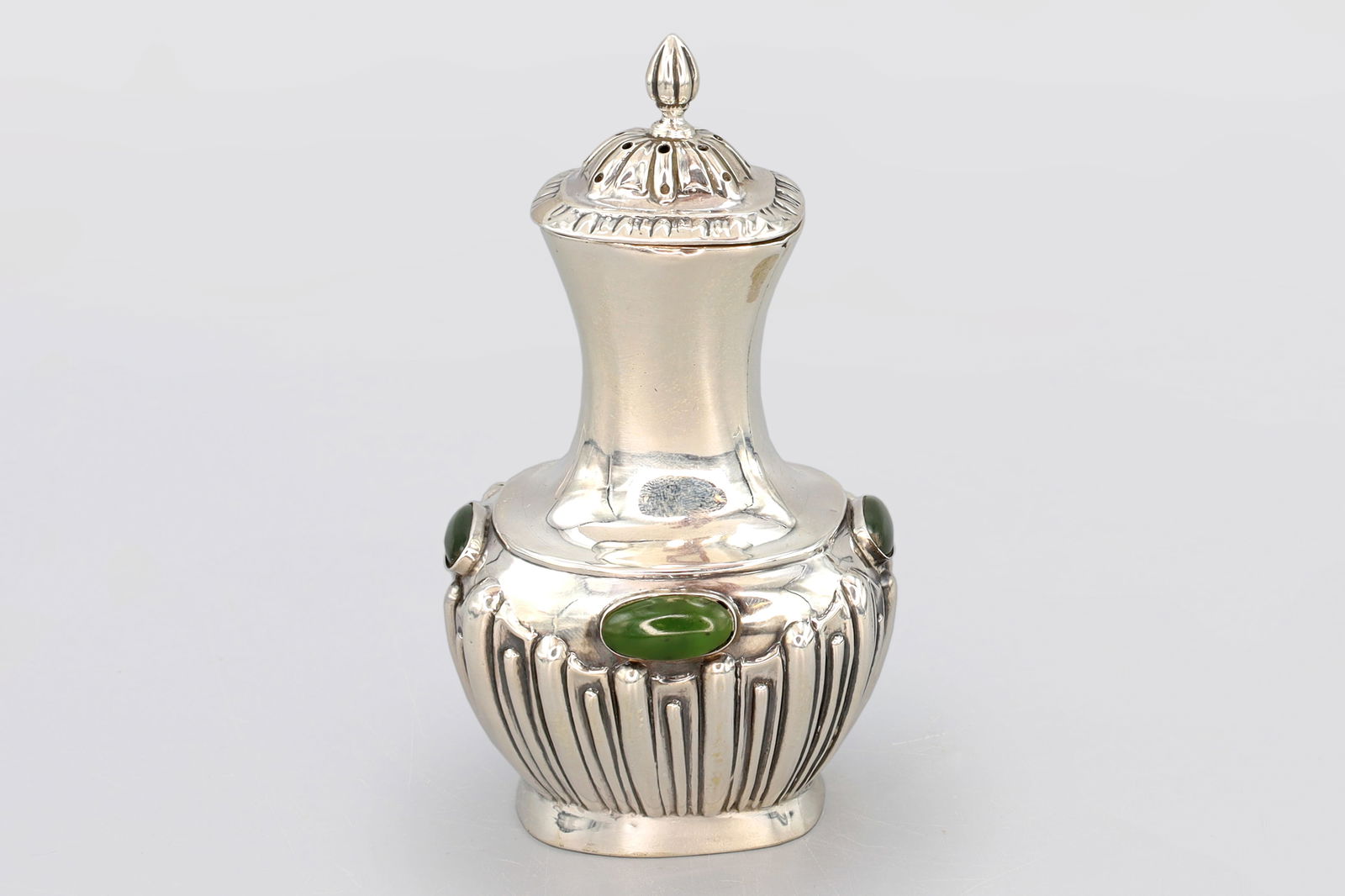 RARE 1899 Victorian Salt Shaker, Sterling And Irish Jade Connemara, Hallmarked Frank Hyams: RARE 1899 Victorian Salt Shaker, Fine Sterling Silver And Irish Jade Connemara Accents, Hallmarked. DISCLAIMER: Read The Description And Watch Carefully The Images Provided. Ask Any Questions Before Y