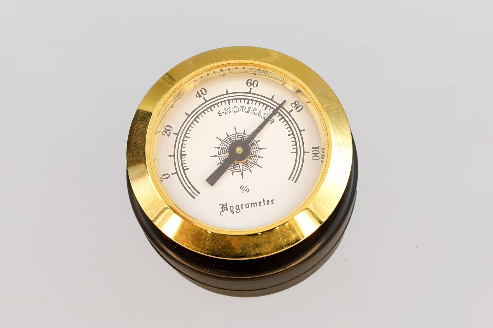 Vintage Hygrometers for Humidors Small Round, Tobacciana Accessories: Vintage Hygrometers for Humidors Small Round, Tobacciana Accessories. UNTESTED. Dimensions 5.5 cm x4 cm. DISCLAIMER: Read The Description And Watch Carefully The Images Provided. Ask Any Questions Bef