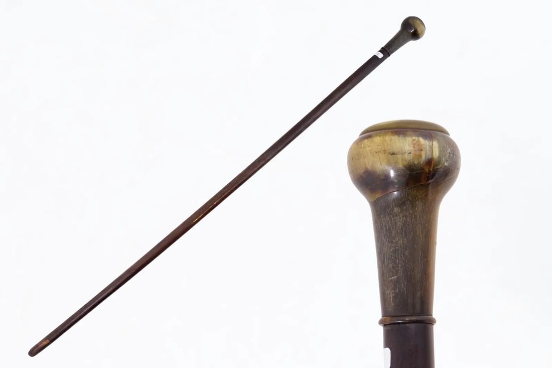 Mid Century British Walking Cane, Carved Horn Knob Handle. No Marked (1 of 4)