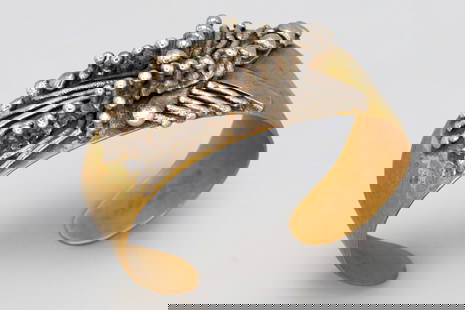 Vintage 1980s Brutalist Design Cuff Bangle Bracelet, Sterling Silver And Hammered Brass Jewelry: Vintage 1980s Brutalist Design Cuff Bangle Bracelet, Sterling Silver And Hammered Brass Jewelry. Retro Fashion Accessories. Dimensions, Inner 2.3 x 1.75 inches. Widest Part 1 inch, Weight 41.6 grams.