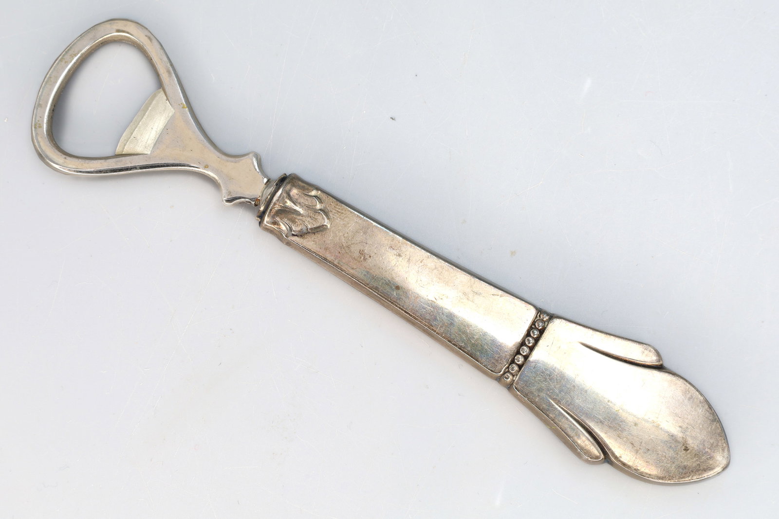 Vintage Art Deco Bottle Opener, Sterling Silver Handled Bottle Cap Lifter, Mid Century Barware: Vintage Art Deco Bottle Opener, Sterling Silver Handled Bottle Cap Lifter, Mid Century Barware. Sold As Is. DISCLAIMER: Read The Description And Watch Carefully The Images Provided. Ask Any Questions