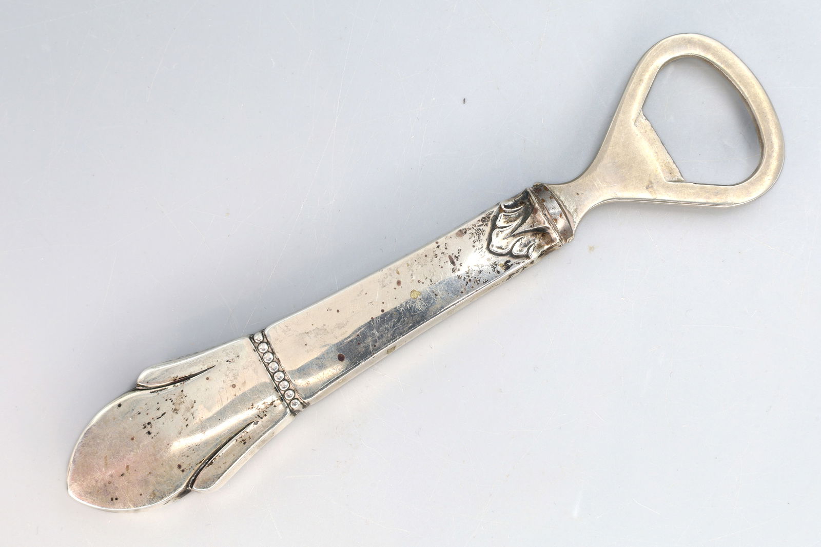 Vintage Art Deco Bottle Opener, Sterling Silver Handled Bottle Cap Lifter, Mid Century Barware: Vintage Art Deco Bottle Opener, Sterling Silver Handled Bottle Cap Lifter, Mid Century Barware. Sold As Is. DISCLAIMER: Read The Description And Watch Carefully The Images Provided. Ask Any Questions
