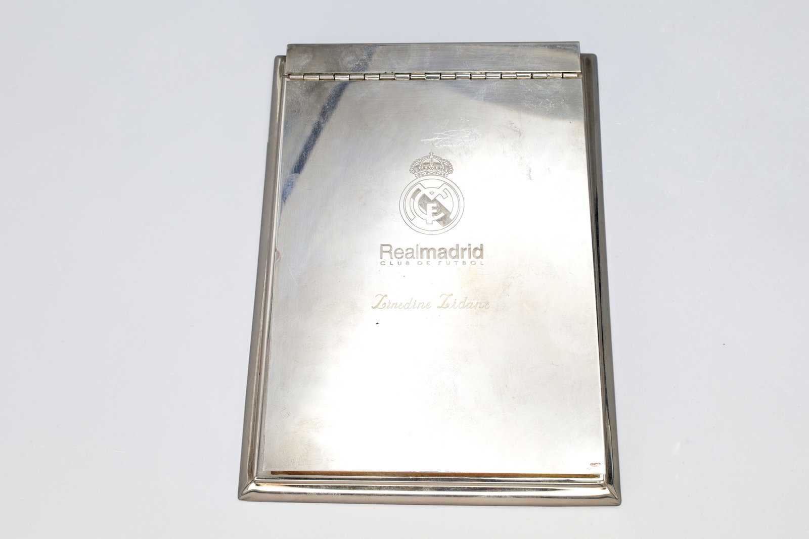 Zinedine Zidane, Real Madrid Football Club Memorabilia, Sterling Silver Notepad In Original Case: Zinedine Zidane, Real Madrid Football Club Memorabilia, Sterling Silver Notepad In Original Case. Normal Surface Wear And Age. Sold As Pictured. DISCLAIMER: Read The Description And Watch Carefully Th