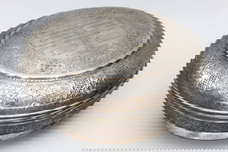Large Fine Sterling Silver Round Box With Lid, Chinese Exports Circa 1920s, Exquisitely Crafted: Large Fine Sterling Silver Round Box With Lid, Chinese Exports Circa 1920s, Exquisitely Crafted. DISCLAIMER: Read The Description And Watch Carefully The Images Provided. Ask Any Questions Before You