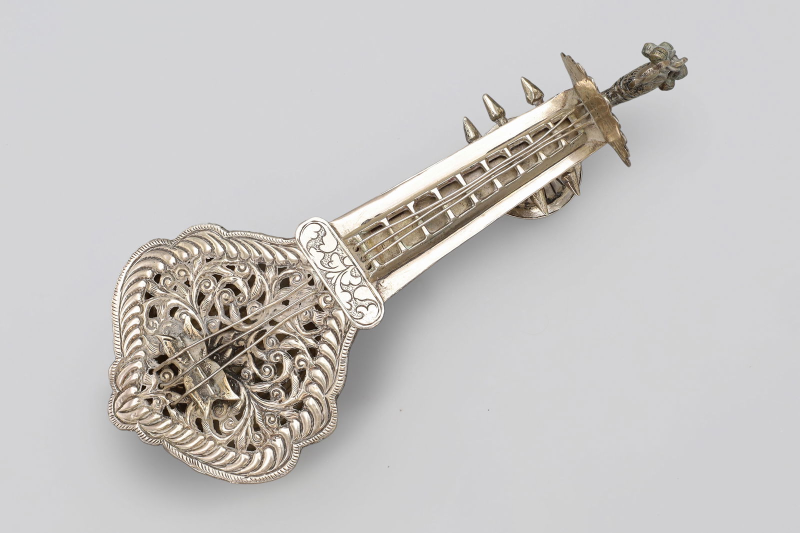 Antique Early 20th Century Indian Paan Spice Box, Betel Nut Container Shaped As A Sitar, Guitar: Antique Early 20th Century Indian Paan Spice Box, Betel Nut Container Shaped As A Sitar, Guitar DISCLAIMER: Read The Description And Watch Carefully The Images Provided. Ask Any Questions Before You P