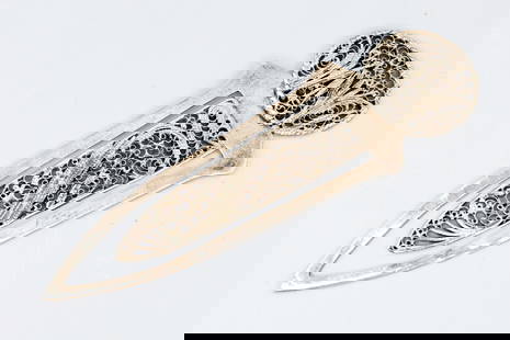 Fine Sterling Silver Book Pages Marker, Filigree Wirework, Floral Scroll Details: Fine Sterling Silver Book Pages Marker, Filigree Wirework, Floral Scroll Details. Size 9,2 cm. Weight 6,9 grams. DISCLAIMER: Read The Description And Watch Carefully The Images Provided. Ask Any Quest
