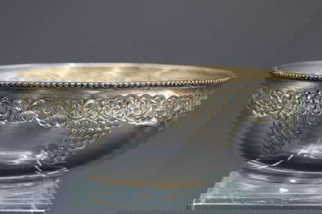 A Mid Of The 20th Century, Post Colonial India Fruit Bowl, High Grade Silver, Embossed Flowers: A Mid Of The 20th Century, Post Colonial India Fruit Bowl, High Grade Silver, Embossed Decorative Motifs. Nice Quality. The Silver Tested Shows Higher Than 900 And Nearing 925 Silver Sterling. Dimensi