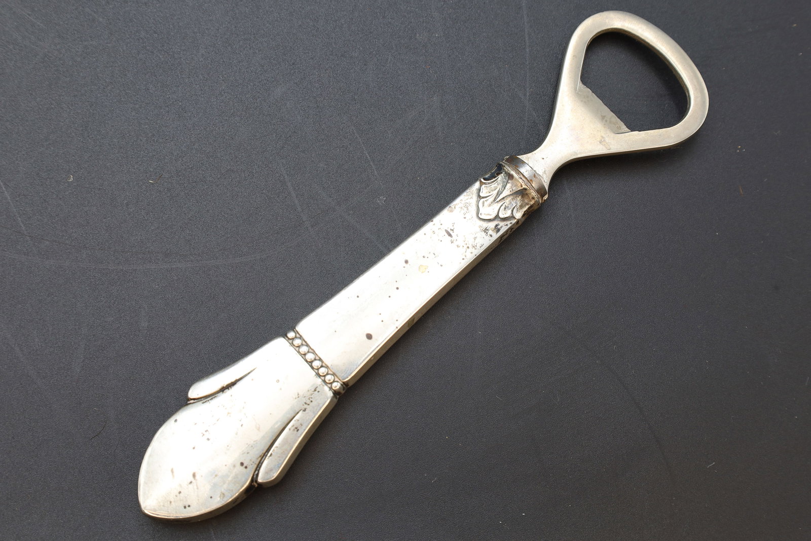 Vintage Art Deco Bottle Opener, Sterling Silver Handled Bottle Cap Lifter, Mid Century Barware: Vintage Art Deco Bottle Opener, Sterling Silver Handled Bottle Cap Lifter, Mid Century Barware. Sold As Is. DISCLAIMER: Read The Description And Watch Carefully The Images Provided. Ask Any Questions
