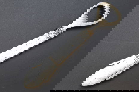 Vintage Art Deco Bottle Opener, Sterling Silver Handled Bottle Cap Lifter, Mid Century Barware: Vintage Art Deco Bottle Opener, Sterling Silver Handled Bottle Cap Lifter, Mid Century Barware. Sold As Is. DISCLAIMER: Read The Description And Watch Carefully The Images Provided. Ask Any Questions