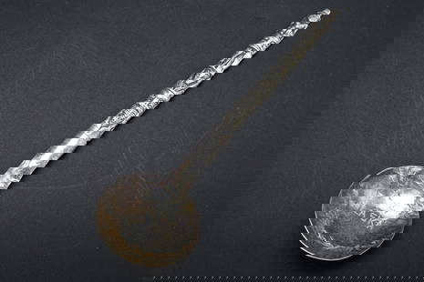 Haida Tlingit Sterling Silver Spoon With Totem Handle, Canadian First Nations, Native American Art: Vintage Haida Tlingit Sterling Silver Spoon With Totem Handle And Round Bowl, Native American Collectibles. Dimensions Length 5.5 inches, Weight 18.9 grams. All Measurements Are Approximate. DISCLAIME