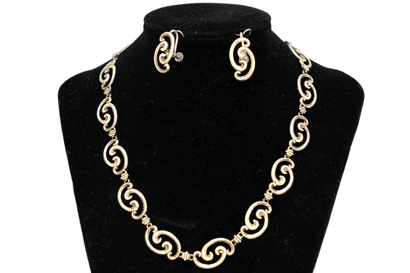 Jewelry Set By Sterling WRE Richards, Link Necklace And Earrings, Vintage 1950s American Jewelry: Dimensions Necklace Length 15 inches up to 19 inches, Earrings Length 0.95 inches. Total Weight 27.8 grams. All measurements are approximate. Jewelry Set By Sterling WRE Richards, Panel Link Chain Nec