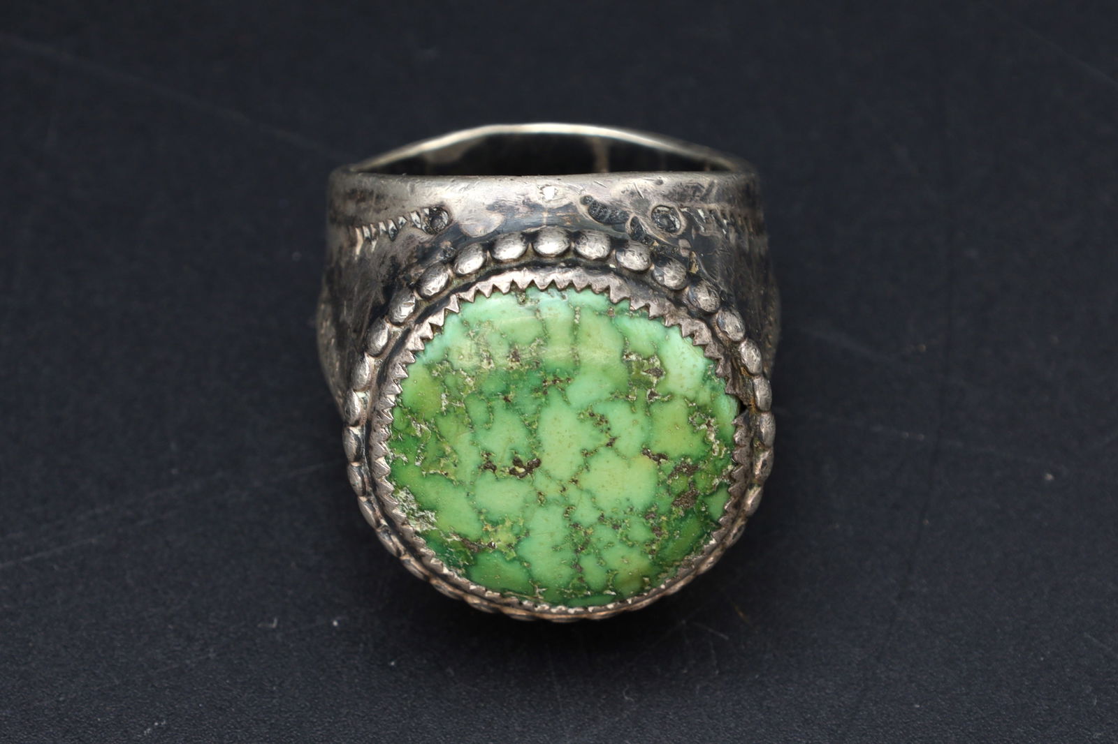 Vintage 1950s Southwestern Navajo Style Ring Size 14, Sterling Silver And Grashopper Turquoise (1 of 3)