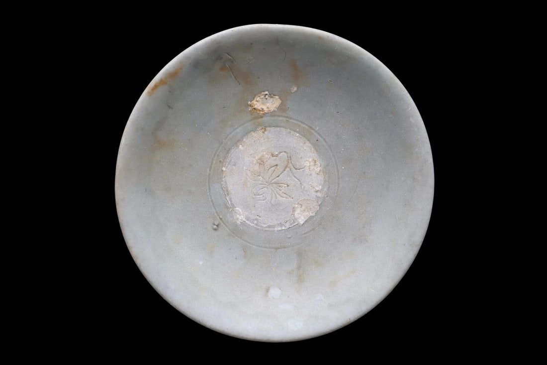 Dai Viet, Annam, Vietnam, Ancient Ceramic Bowl, around the same period of the Chinese Yuan Empire: Ancient Dai Viet, Annam, Vietnam, around the same period of the Chinese Yuan Empire Dynasty, circa 1279 to 1368 AD and more precisely allocated during the Tran Nhan Tong kingship. A very beautifully c