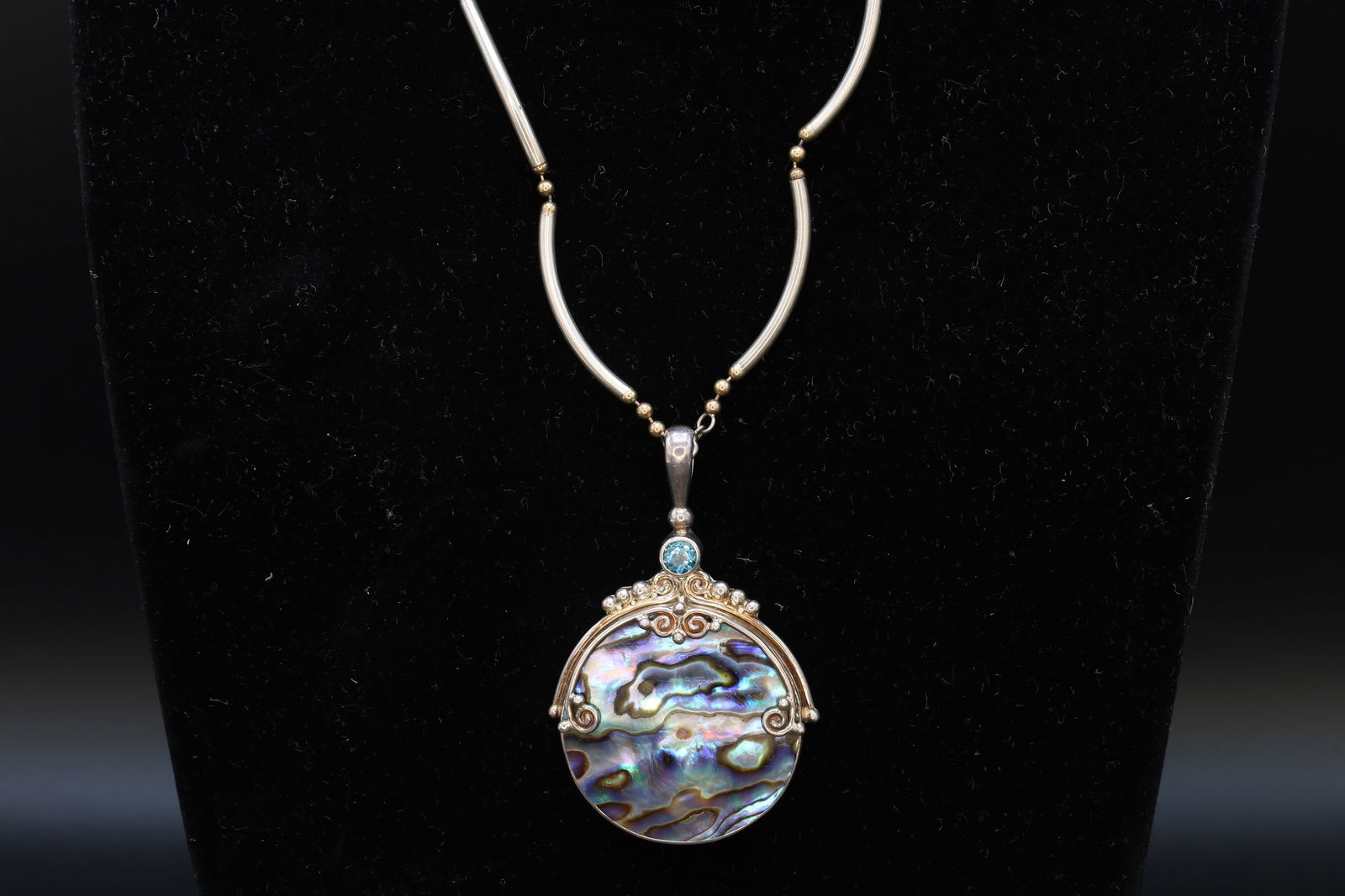 Sajen Jewelry, Paua Shell Abalone And Topaz On Sterling SIlver Settings, Bar And Ball Chain: Dimensions Pendant 6 x 3.7 cm, Necklace Length 16.5 inches. All Measurements Are Approximate. Vintage Sajen Jewelry, Paua Shell Abalone And Topaz On Sterling SIlver Settings, Bar And Ball Chain. Norma