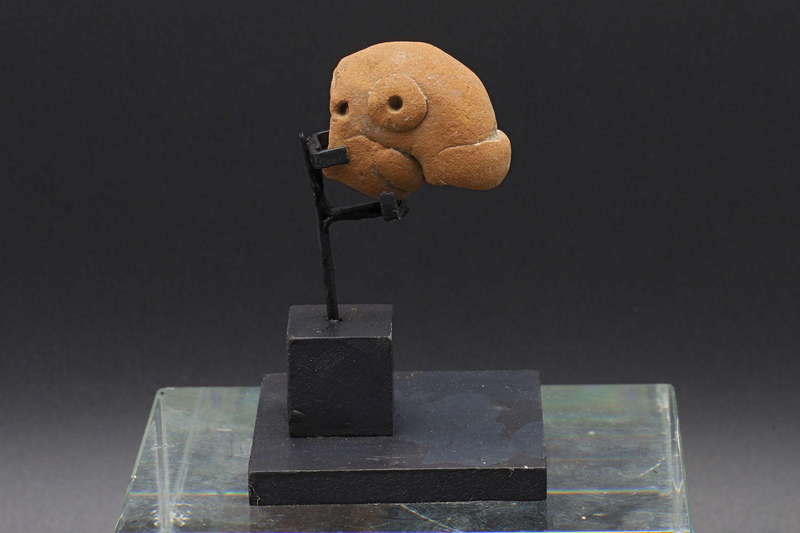 Maya Parrot Bird Head Applique, PreColumbian Ceramic Figurine Mayan Late Classic Period Circa 800 AD: Dimensions Height 1.25 inches. All Measurements Are Approximate. Condition, Antique. Refer to photos and description. Ancient Mayan Parrot Bird Head Applique, PreColumbian Ceramic Figurine, Mayan Late