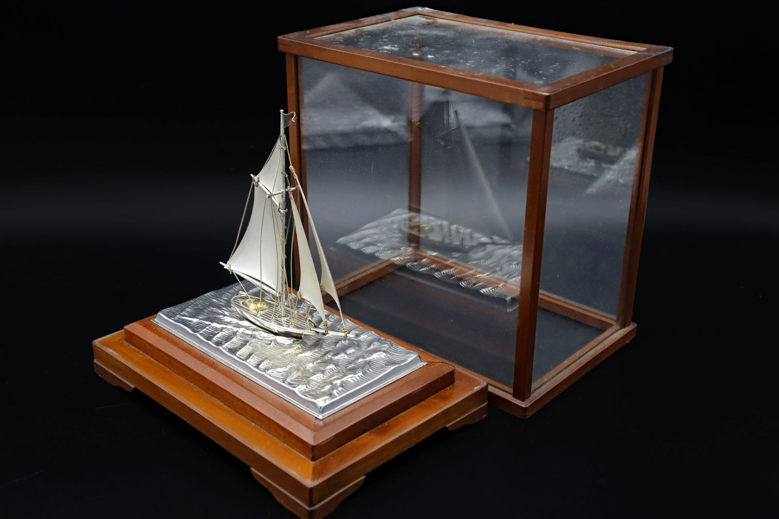 1970s Handmade Finely Detailed Silver Electroplated Model Of A Sailing Ship, Sports Boat Sculpture: MID CENTURY JAPAN GILT SILVER SAILING SHIP MODEL. A finest quality skillfully hand crafted electroplated silver model of a sailing ship or yacht attributed to Japanese silversmith master Seki Takehiko