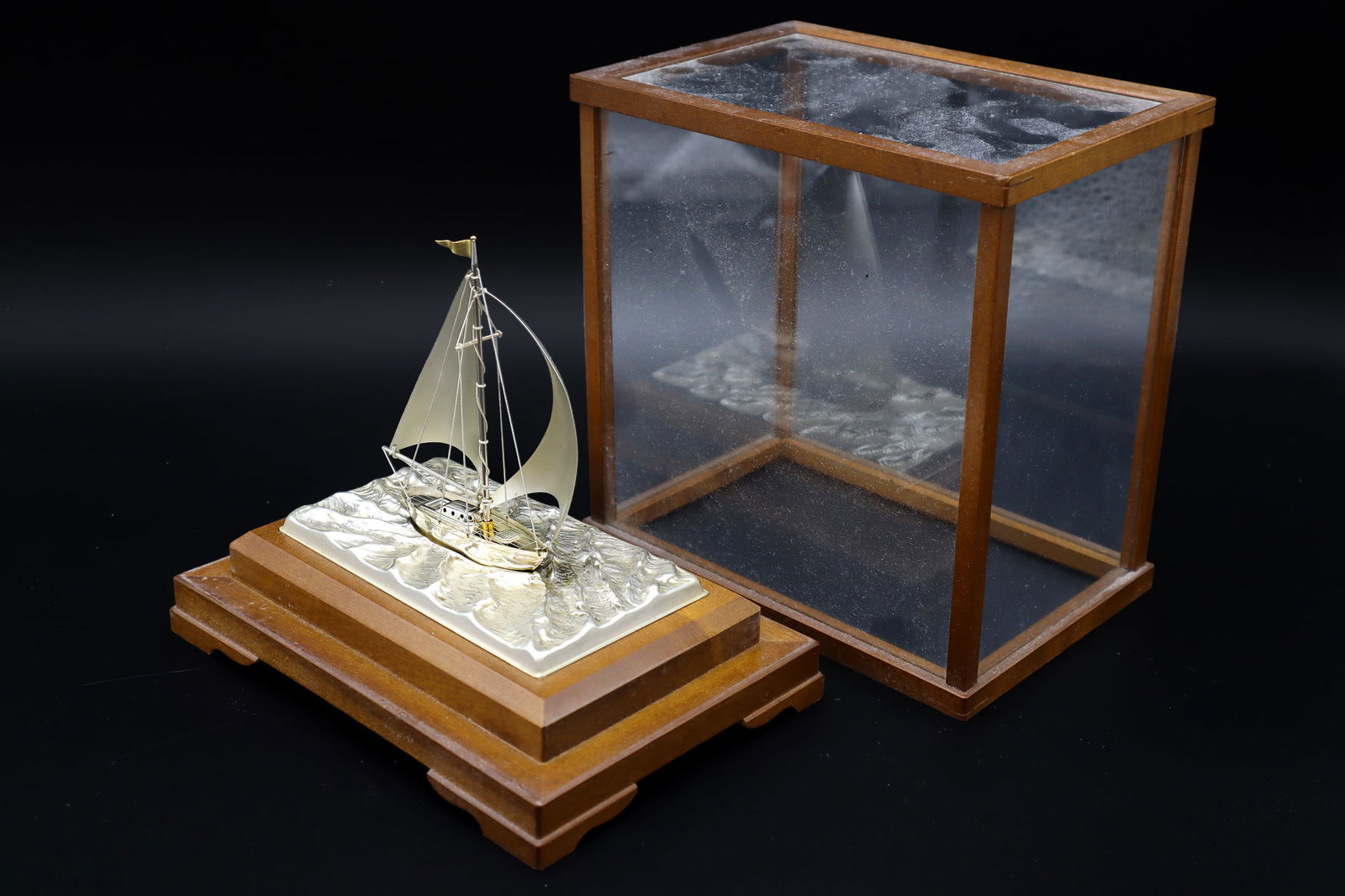 Vintage Handmade And Finely Detailed Silver Electroplated Model Of A Sailing Ship, Sports Boat Sculp: MID CENTURY JAPAN GILT SILVER SAILING SHIP MODEL. A finest quality skillfully hand crafted electroplated silver model of a sailing ship or yacht attributed to Japanese silversmith master Seki Takehiko