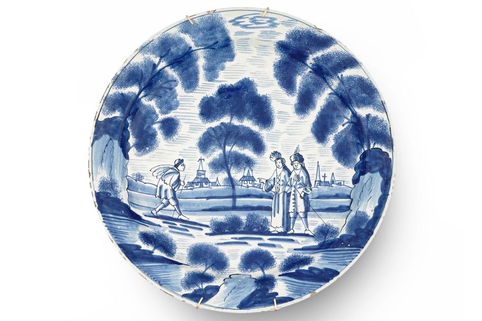 Antique 18th Century Blue And White Charger Plate, Rare 1720s English London Or Dutch Pottery: Antique 18th Century Blue And White Charger Plate. A Fine And Rare English London Or Probably Dutch Charger Plate Depicting An Elegant Lady And Gentleman On A Road With A Village At The Background, Ap