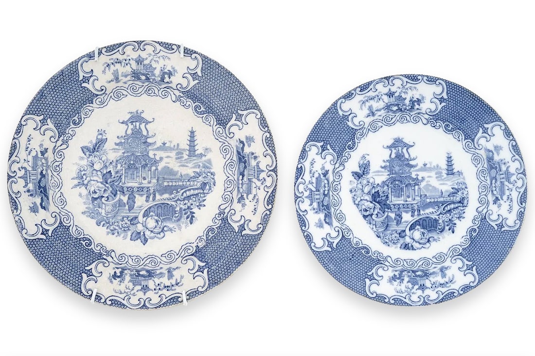 Antique Semiporcelain Ceramic Plates Made By Allertons Ltd., Longton, Stoke-On-Trent, Staffordshire: Antique Semiporcelain Ceramic Plates Made By Allertons Ltd., In Longton, Stoke-On-Trent, Staffordshire, England. Decorated With A Popular Victorian Period Blue And White Orientalism Chinoiserie Transf