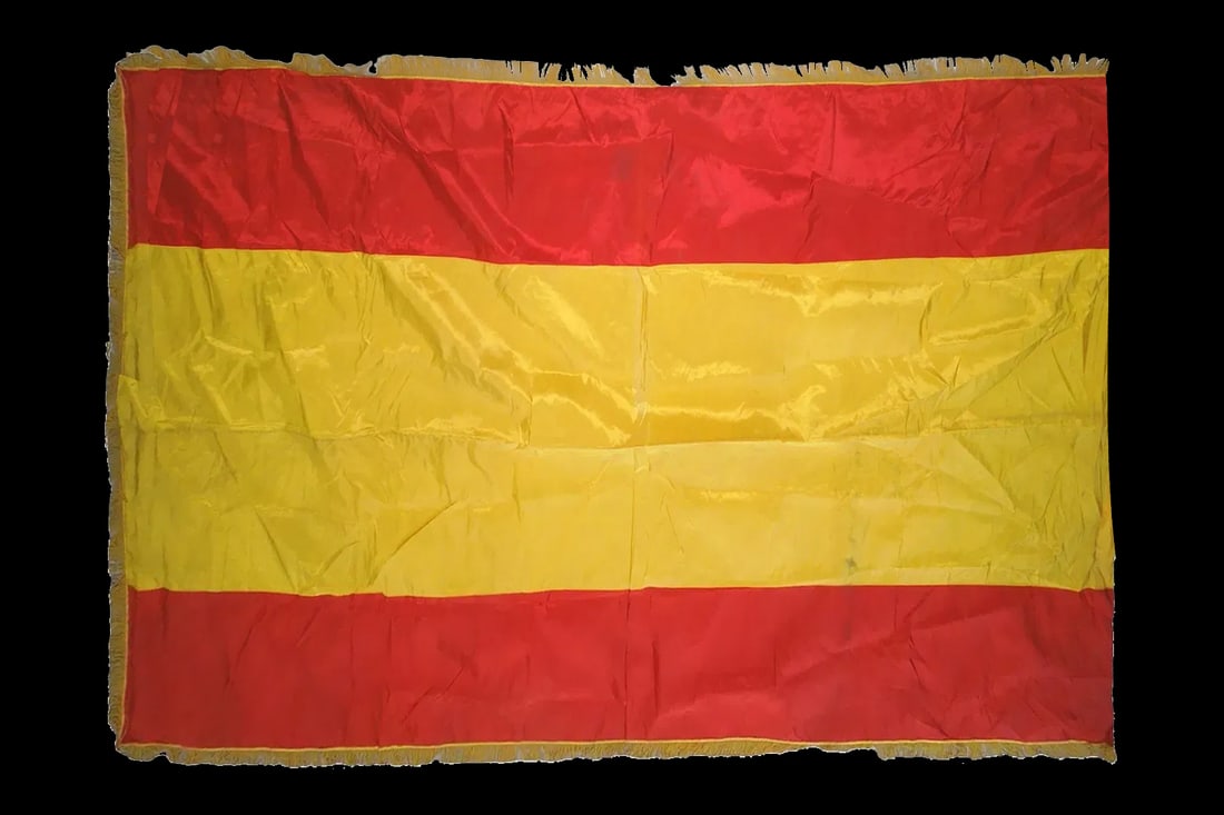 Vintage 1920s Ceremonial Naval Flag Of Spain Before The Civil War, European Military Collectibles: An Original, Used But In Exceptional Good Condition, Flag And Ceremonial Insignia For The Naval Use Of The Kingdom Of Spain. This Item Is Dated With Approximation As 1920s. The Item Was Donated In The