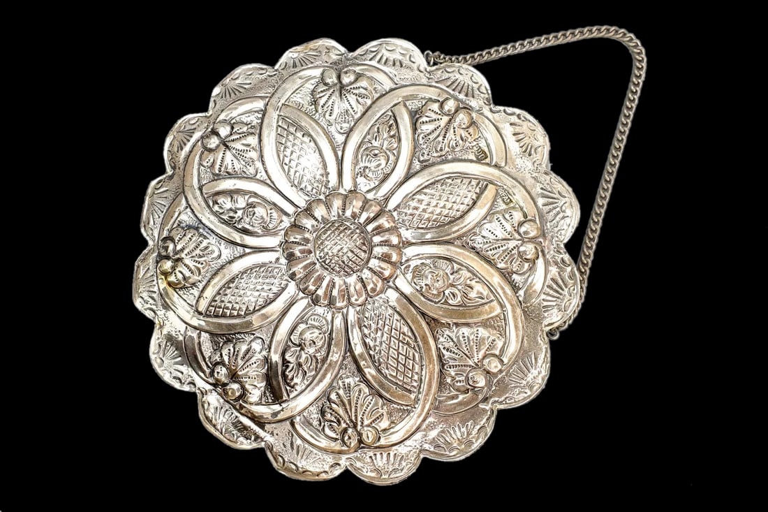 Vintage Turkish 900 Silver Mirror With Embossed Floral Motif And Strap For Wall Hanging, Hallmarked: Turkish 900 Silver Mirror With Embossed Floral Motif And Strap For Wall Hanging, Hallmarked. DISCLAIMER: Read The Description And Watch Carefully The Images Provided. Ask Any Questions Before You Plac