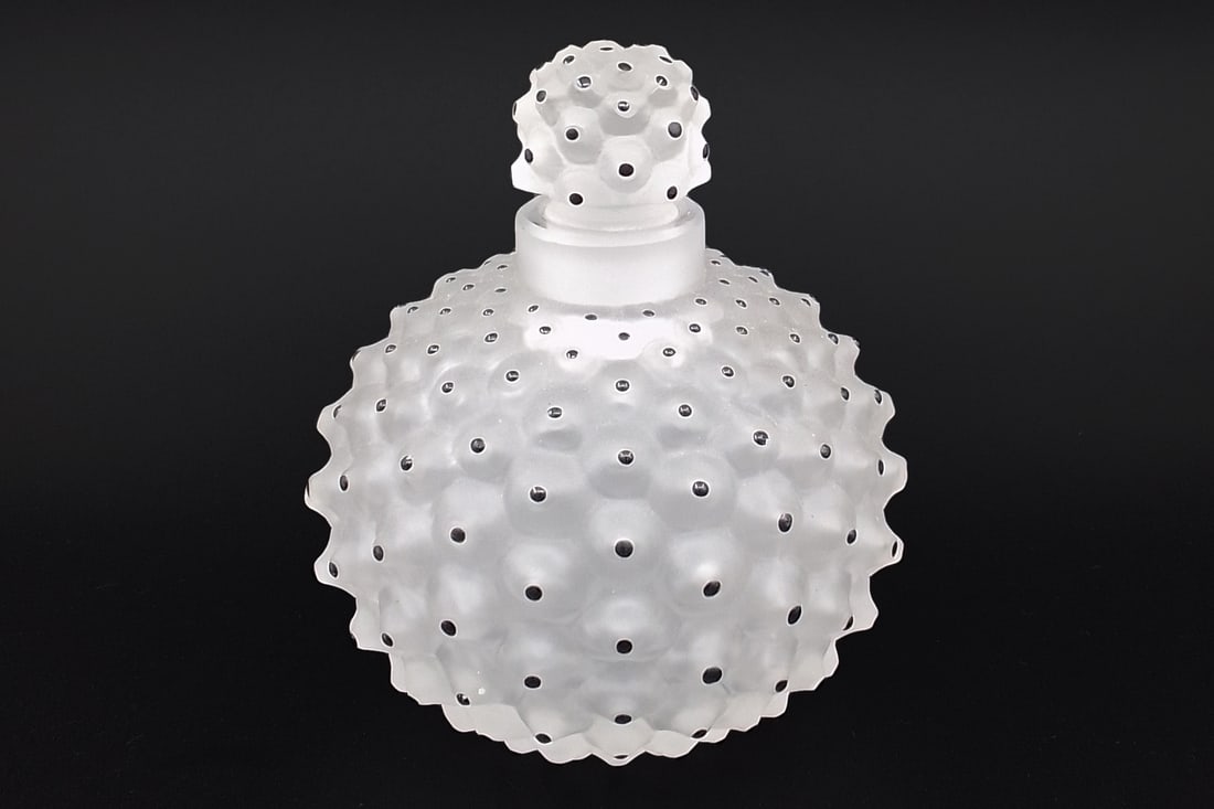 Rene Lalique 1928 Signed Cactus Perfume Bottle No 1, Art Deco Style Frosted Vanity Glass Container: Dimensions Height 10 cm Equivalent to 4 inches. All measurements are approximate. Very good condition. Sold exactly as pictured. Rene Lalique 1928 Signed Cactus Perfume Bottle No 1, Art Deco Style Fro