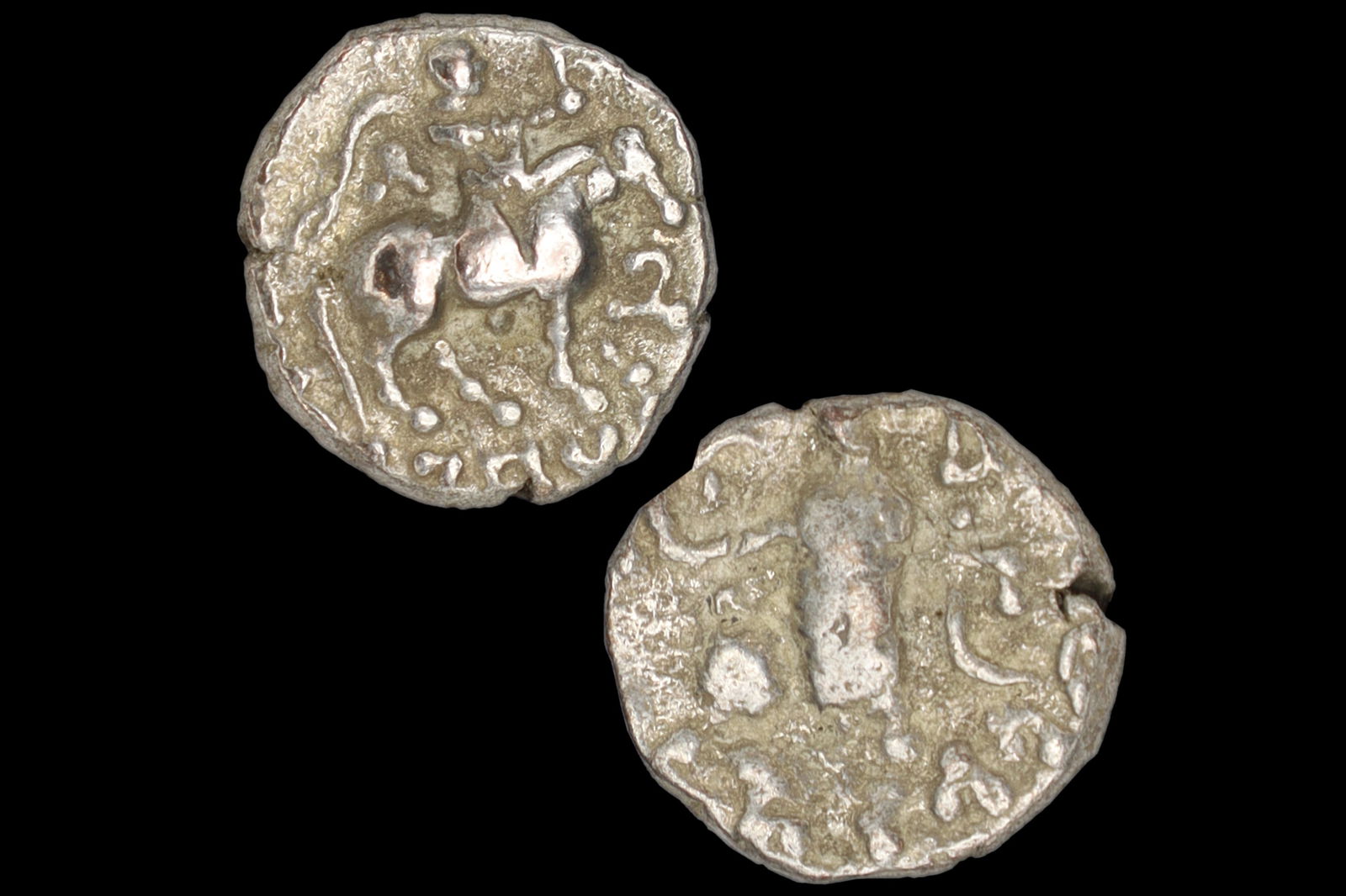 Ancient Hellenistic Asia. An Indo Scythian Coin Of Kingdom Azes II, Small Drachm 1st Century BCE: Diameter Variable Around 14 mm. Ancient 1st Century BCE Bactria, Central Asia. Indo Scythian Kingdom, Small Drachm Coin, Featuring The Reign Of Azes I, Dated From 48 BC To 25 BCE. Obverse, King On Hor