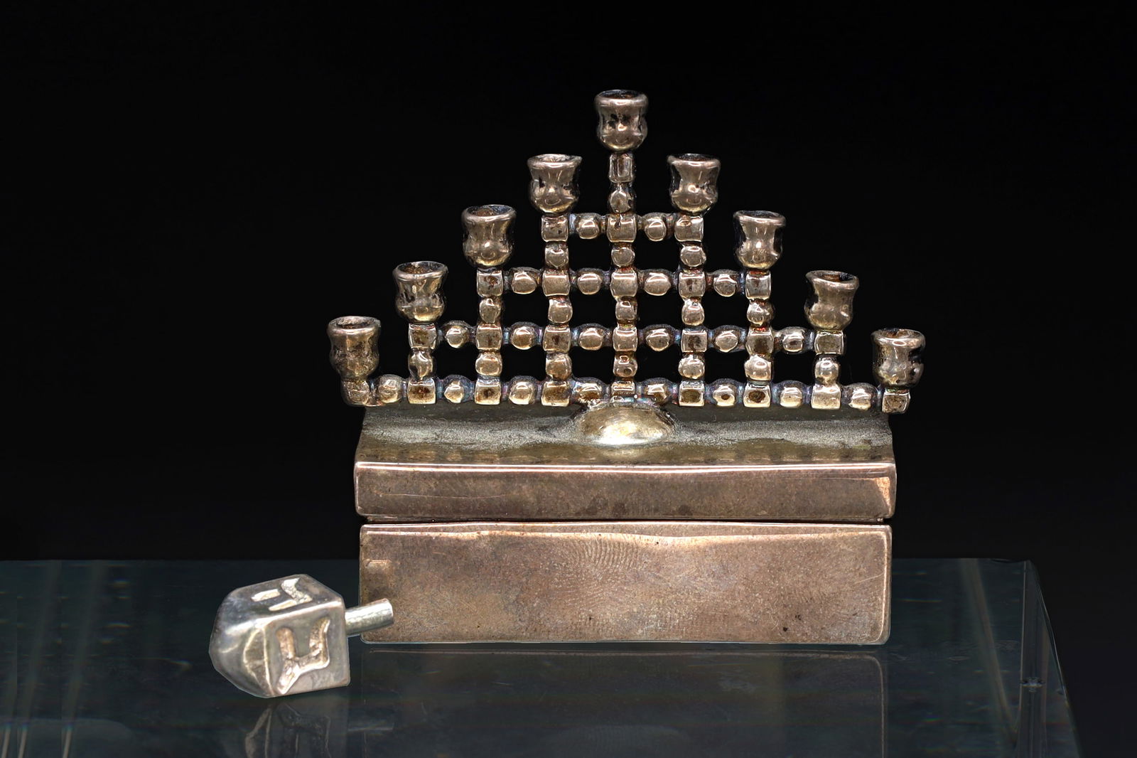 Judaica, Miniature Menorah Hanukkah Candle Holder With Dreidel, Sterling Silver Candelabra, Signed: Judaica, Miniature Menorah Hanukkah Candle Holder With Dreidel, Sterling Silver, Signed 1997. Jerusalem, Israel. Functional, Can Be A Very Useful Traveling Set. Dimensions 2.125 x 0.75 x 0.3 inches. A