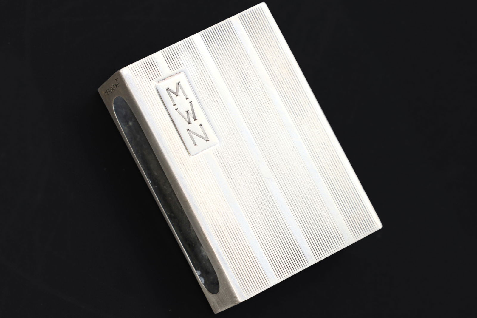 Vintage Mid Century Tobacciana, A Sterling Silver Matchbox, Small Match Case Cover With Wallace: Dimensions 1.55 X 1.125 X 0.5 Inches. Weight 9.75 Grams. All Measurements Are Approximate. Luxury Restaurant Accessories. Sterling Silver Matchbox, A Match Case Cover With Wallace Hallmarks, Small Siz