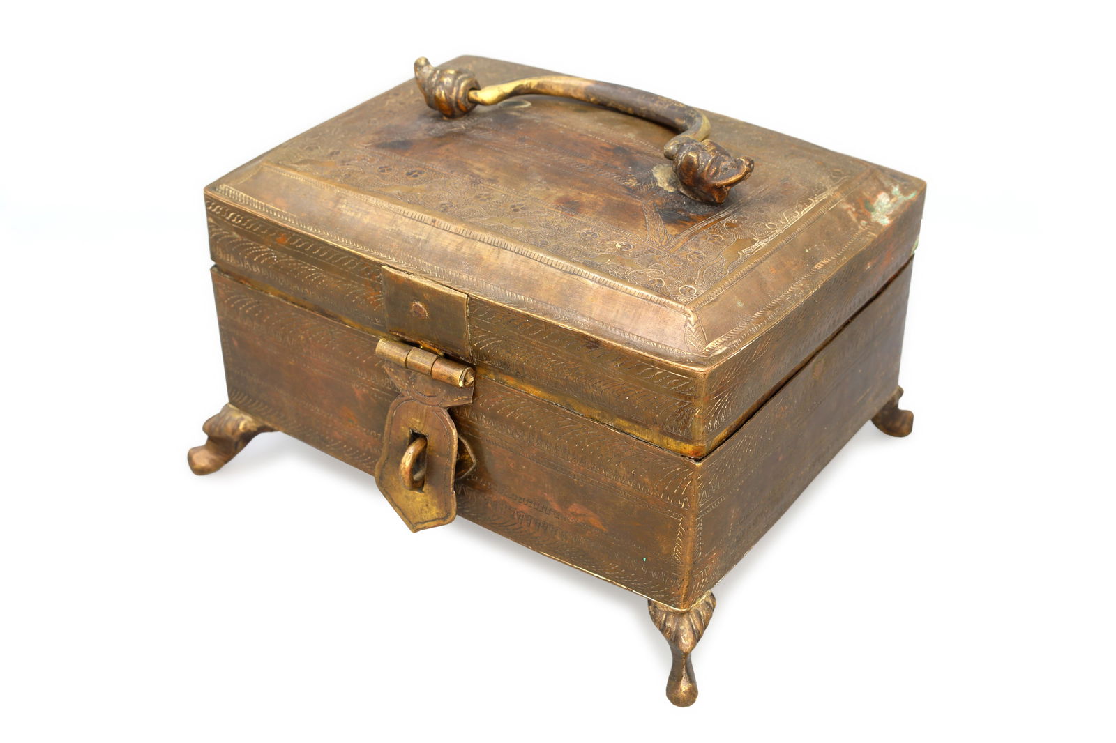 Early 20th Century Brass Metal Chest, Late Colonial India. Ethnic Rustic Spices Box, South Asia Folk: A Nicely Crafted Brass Metal Chest, A Footed Spices Box With Hinged Lid And Upper Handle. It Has Etched Decorative Motifs. Created Between 1900s And The 1940s In The Last Part Of British Colonial Era.