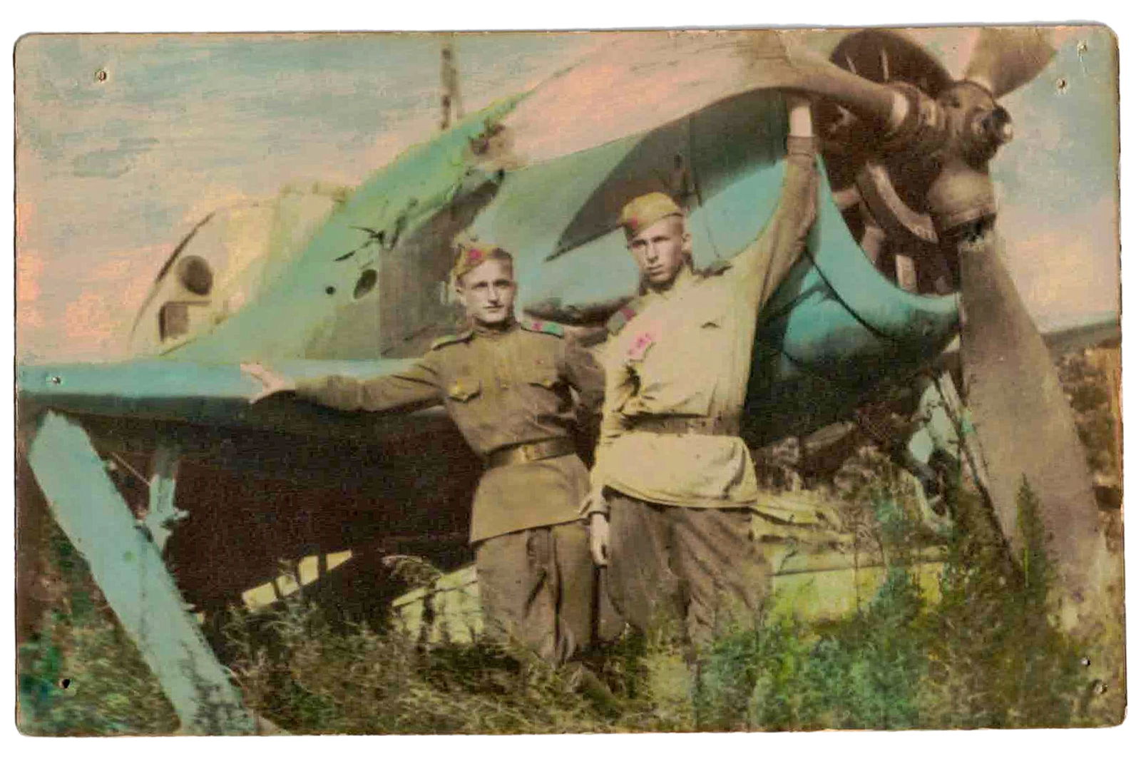 Original 1944 Photograph Depicting Soviet Soldiers Next To A German Focke Wulf Fw 190 Wurger Fighter (1 of 3)