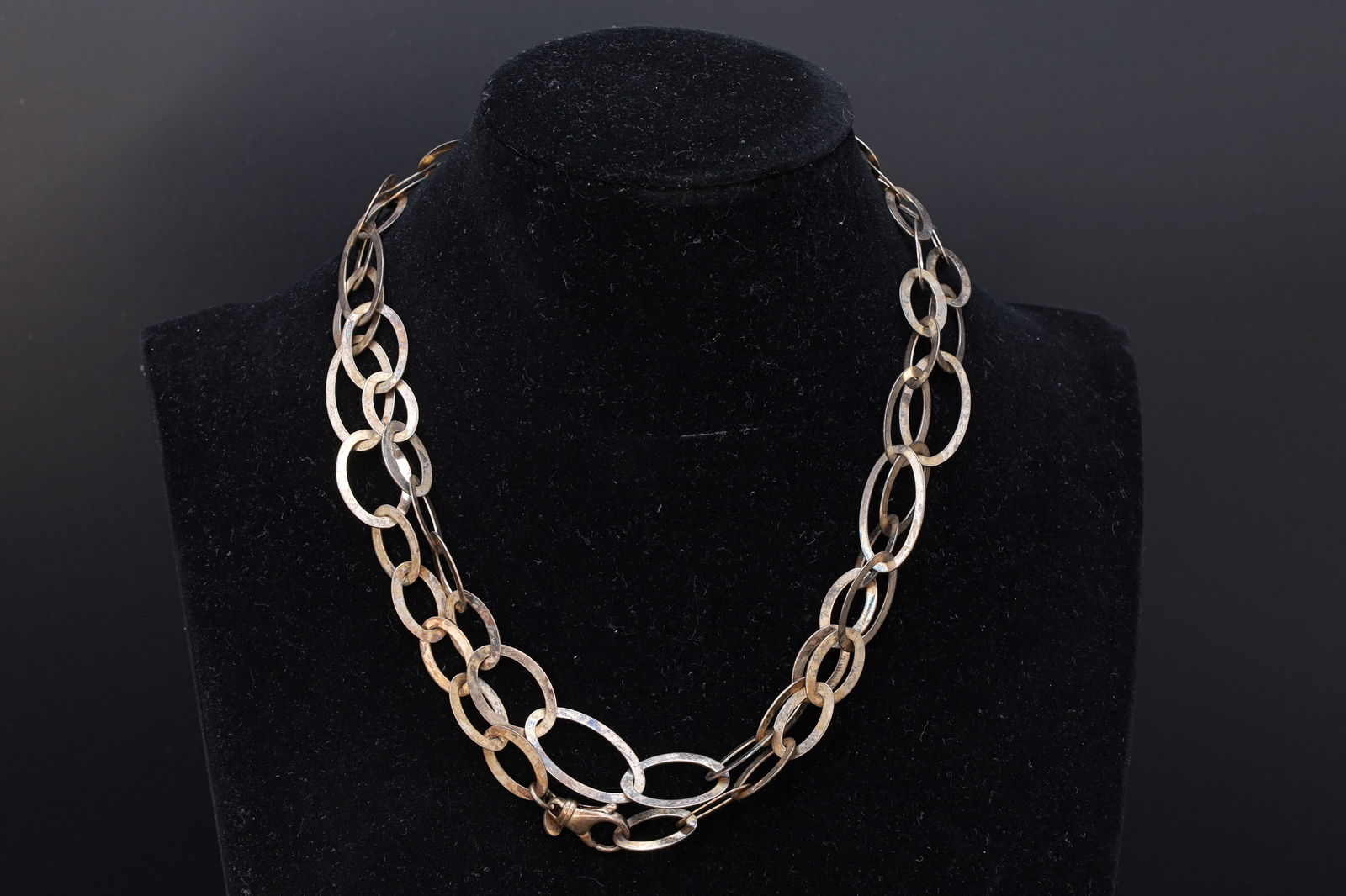 Rare Milor Italy Jewelry, A 950 Sterling Silver Flat Link Chain, XL Large 33 inches Length, Retro: Rare Milor Italy Jewelry, A 950 Sterling Silver Flat Link Chain, All Links Are Oval Shaped But With Different Sizes. Unusual XL Large 33 inches Length And 28 grams, All measurements are approximate. R