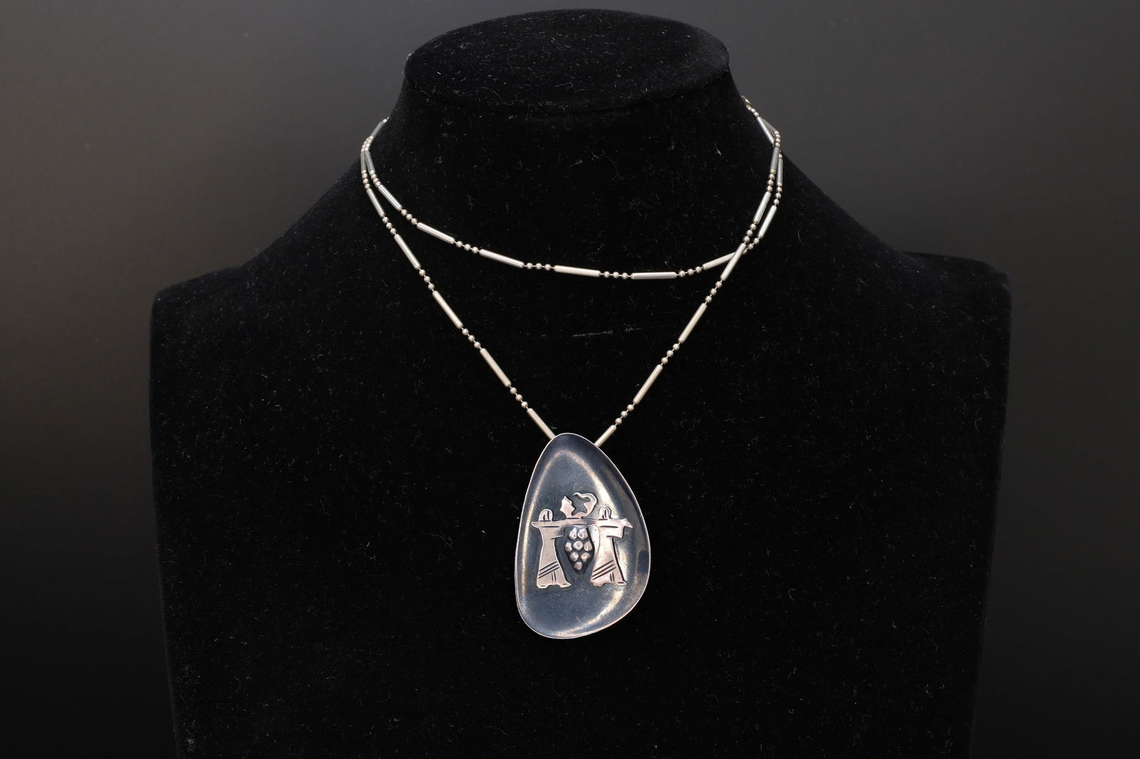 Joshua And Caleb Carrying Giant Grapes, Numbers 13, Judaica Modernist Pendant Necklace, Israel 925 S: Dimensions, Length Chain 23 inches, Pendant 1.75 x 1.25 inches. Weight 10 grams. All measurements are approximate. Surface wear and aging, Patina. Sold as pictured. Joshua And Caleb Carrying Giant Gra